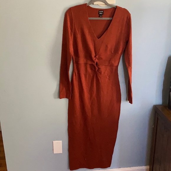 Dress - Picture 1 of 4